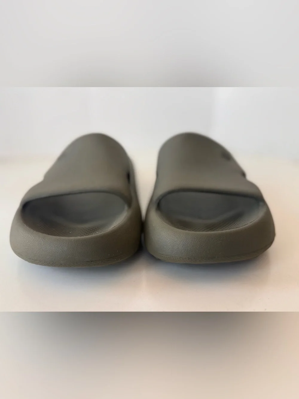 Tory Burch Shower Slides Leccio Olive Green Water Pool Sandals Shoes Size 7